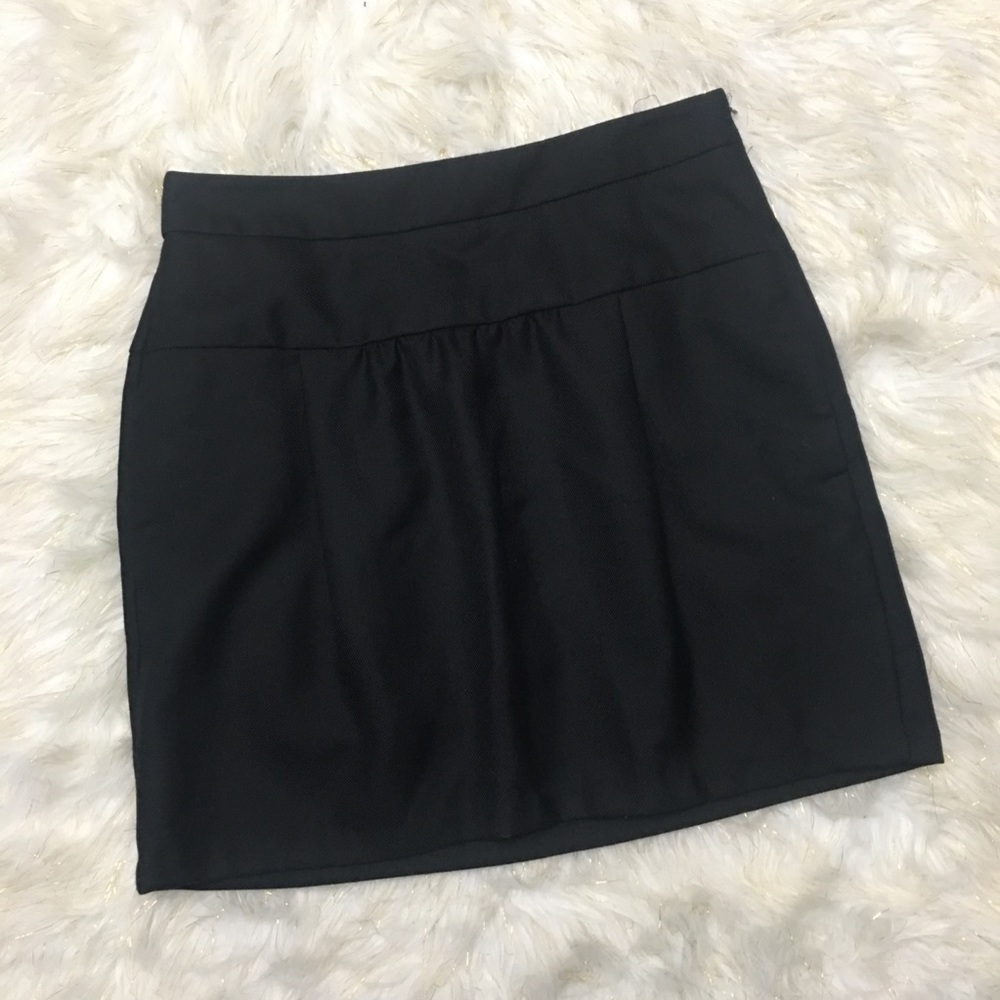 3/$15 Loft black pleated skirt size 6